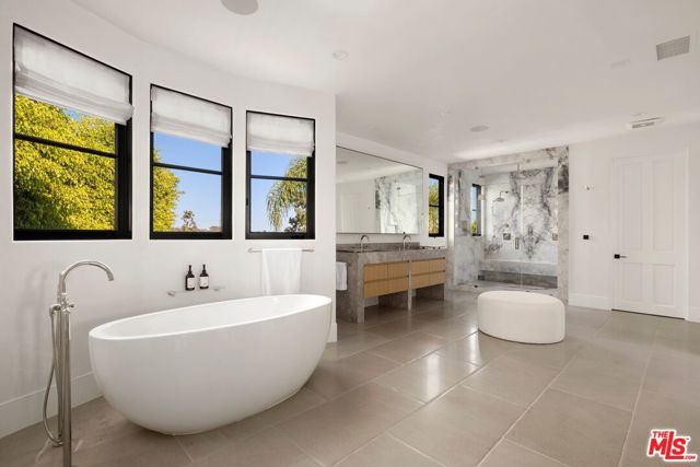 8 Oakmont Drive, Los Angeles CA: https://media.crmls.org/mediaz/dbde6f9d-d68e-4f6c-87b1-eaeee9c48bbc.jpg