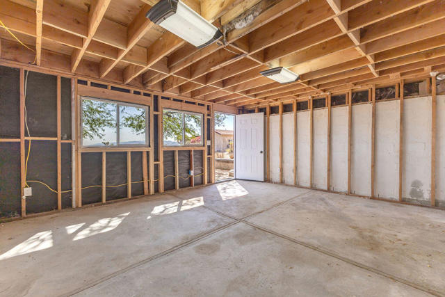 5797 Linda Lee Drive, Yucca Valley CA: https://media.crmls.org/mediaz/dbdea392-3485-47dd-bee0-1aa83d31b875.jpg