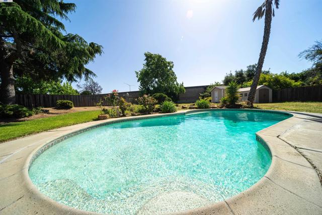 34505 Salinas Pl, Fremont CA: https://media.crmls.org/mediaz/dbdea4e8-7d21-4c81-b844-8b7f2a693483.jpg