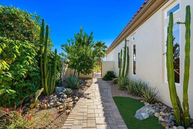 443 Tomahawk Drive, Palm Desert CA: https://media.crmls.org/mediaz/dbdeb350-1837-4bdf-b9e8-686c04099407.jpg