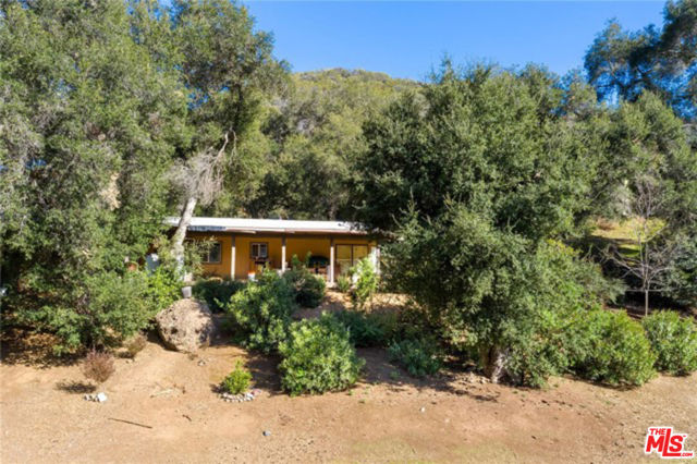 118 W Carlisle Road, Westlake Village CA: https://media.crmls.org/mediaz/dbdeb63c-8052-4281-94de-eedc14a81c59.jpg