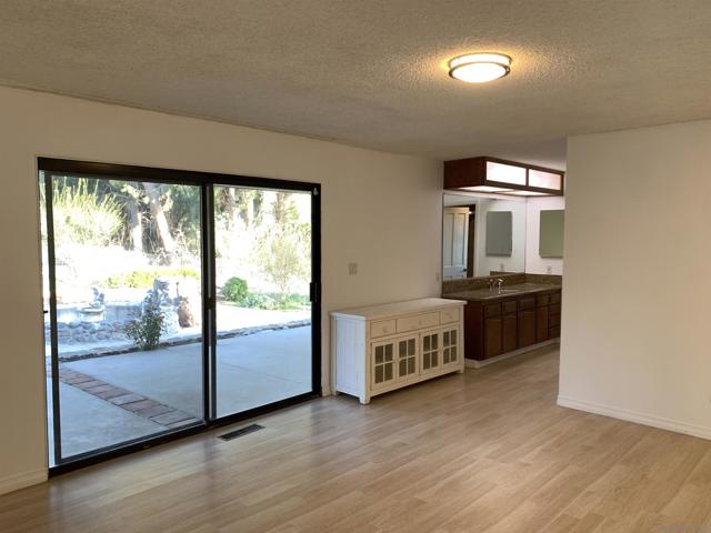 9109 Huntley Road, Fallbrook CA: https://media.crmls.org/mediaz/dbdf0806-f689-4de2-98ce-dd94e5a5cbc9.jpg