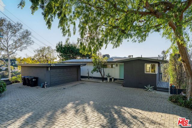 1313 Corona Drive, Glendale CA: https://media.crmls.org/mediaz/dbdf8ff5-52d9-4b43-87dd-b4794976a17f.jpg
