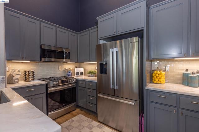 Image 4 of 46 For 228 1st St  