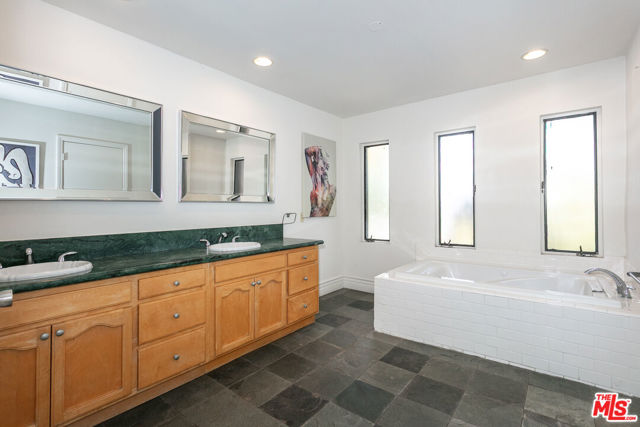 110 N Barrington Avenue, Los Angeles CA: https://media.crmls.org/mediaz/dbe0b957-38da-4552-91d9-7e466fb9bfde.jpg