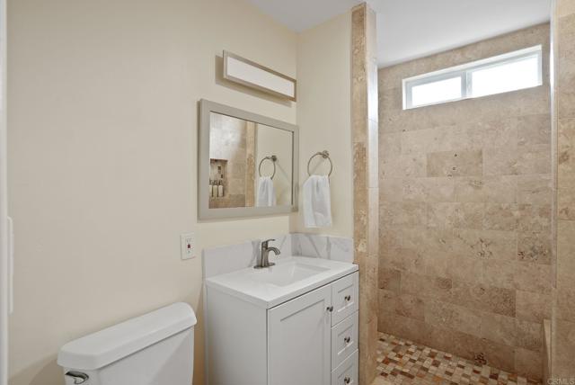 Detail Gallery Image 17 of 31 For 3749 Kingsley St, San Diego,  CA 92106 - 4 Beds | 4 Baths