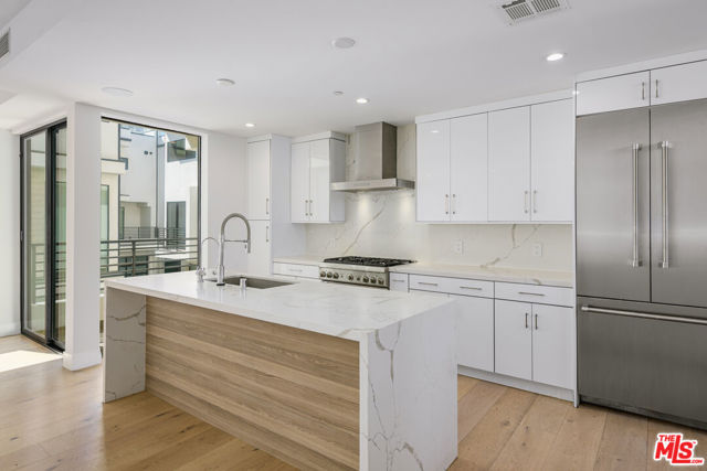 741 N Gramercy Place, Los Angeles CA: https://media.crmls.org/mediaz/dbe18198-8a5b-463d-9cfc-8381f4958633.jpg