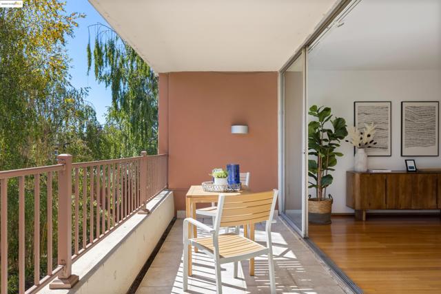 1515 Oxford, Berkeley CA: https://media.crmls.org/mediaz/dbe19772-b93e-4236-ae33-b651256f3617.jpg
