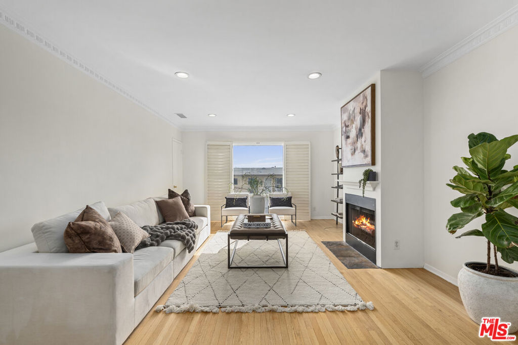 1275 N Harper Avenue #11