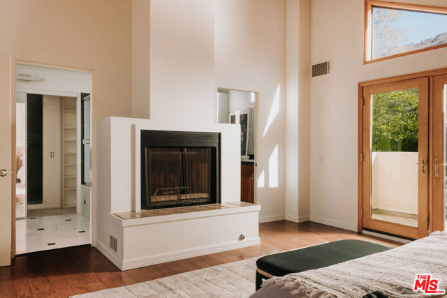 25620 Nebo Dr, Calabasas CA: https://media.crmls.org/mediaz/dbe1ac9f-399c-40bf-86be-6803a5021614.jpg