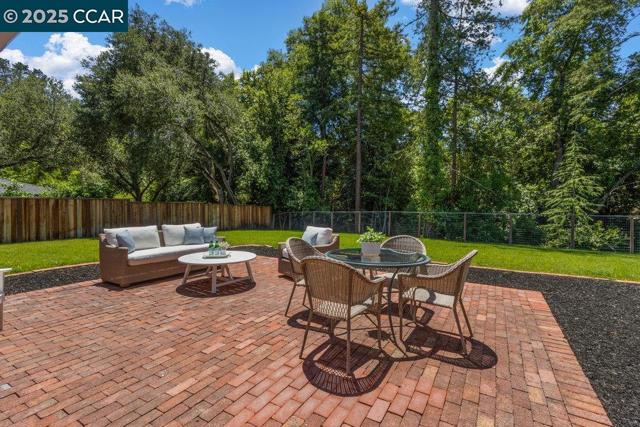 180 Ivy Drive, Orinda CA: https://media.crmls.org/mediaz/dbe282c4-c266-4c7f-8dc7-6625762f3094.jpg