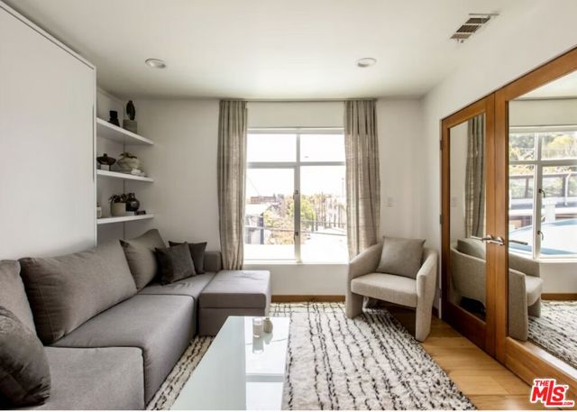 512 Brooks Avenue, Venice CA: https://media.crmls.org/mediaz/dbe35bae-8db9-4bbb-b528-812066ee7130.jpg
