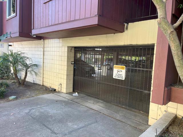 3751 Harrison St, Oakland CA: https://media.crmls.org/mediaz/dbe39c6d-6ef0-471b-b78a-765f76c9e9fd.jpg
