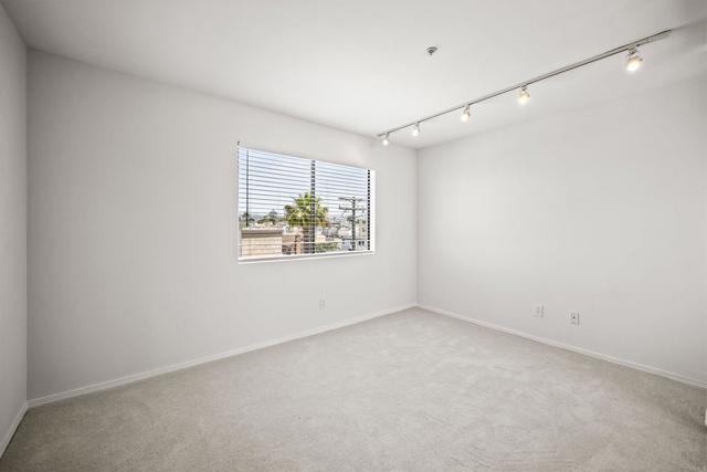 Detail Gallery Image 21 of 25 For 3868 Riviera 4a,  San Diego,  CA 92109 - 3 Beds | 2/1 Baths