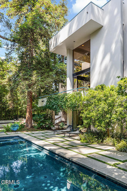 1055 Sherwood Road, San Marino CA: https://media.crmls.org/mediaz/dbe3fa05-12b8-4b4e-a56f-b4a61e595214.jpg