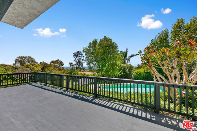29528 Harvester Road, Malibu CA: https://media.crmls.org/mediaz/dbe43522-f93f-47e9-ae37-ebec3c65c5e3.jpg