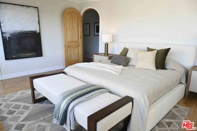 865 Comstock Avenue, Los Angeles CA: https://media.crmls.org/mediaz/dbe45560-69fa-4864-90f9-0bdfcab6119b.jpg