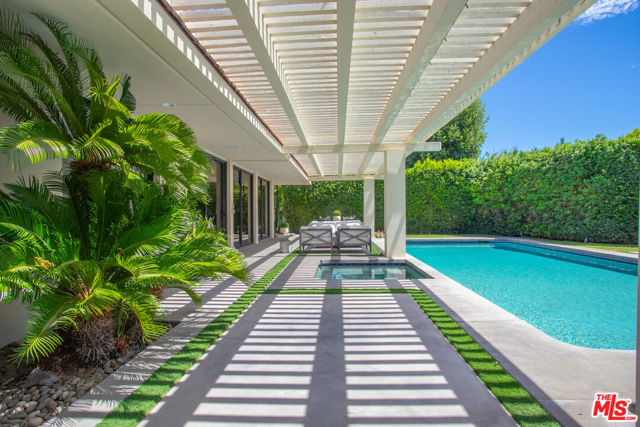 6 Exeter Court, Rancho Mirage CA: https://media.crmls.org/mediaz/dbe6086d-5d0b-4ccf-a2f8-dcce7cfdecfd.jpg
