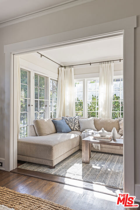 601 S Hudson Avenue, Pasadena CA: https://media.crmls.org/mediaz/dbe62077-6518-4d72-8bb5-2f5c431c3d1a.jpg