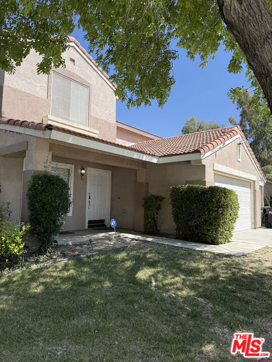 44752 Ranchwood Avenue, Lancaster CA: https://media.crmls.org/mediaz/dbe660f6-22d1-47af-8e31-92337e3cd954.jpg