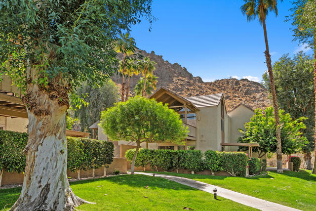 78205 Cortez Lane, Indian Wells CA: https://media.crmls.org/mediaz/dbe724fd-a1be-4ee6-84d0-cd43e38399b8.jpg
