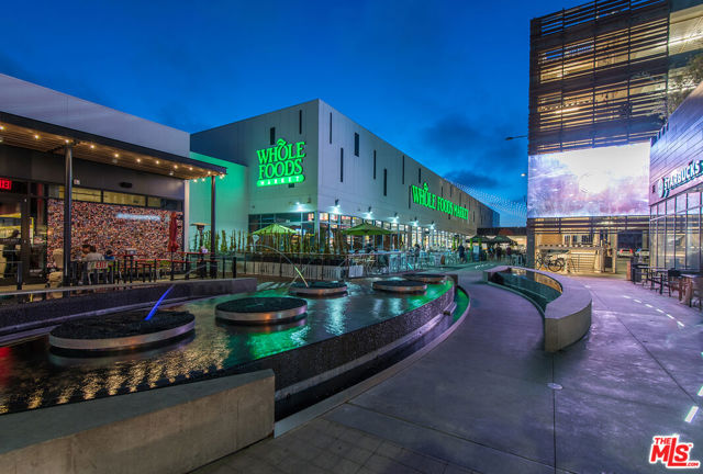 12936 Discovery, Los Angeles CA: https://media.crmls.org/mediaz/dbe72b82-746a-4e6c-9089-594eb65f9044.jpg