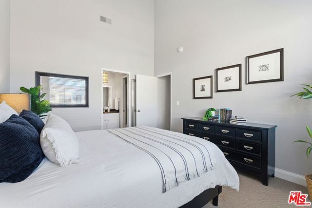 1013 16th Street, Santa Monica CA: https://media.crmls.org/mediaz/dbe75411-af14-4490-a073-a7b6b3e93476.jpg