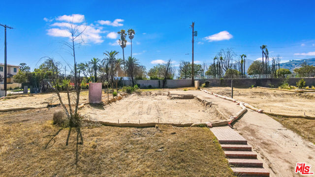 709 Swarthmore Avenue, Pacific Palisades CA: https://media.crmls.org/mediaz/dbe754d2-5d89-43b3-bfbd-8550dd92b1c2.jpg