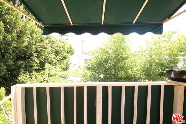 1028 N Hayworth Avenue, West Hollywood CA: https://media.crmls.org/mediaz/dbe7a5e7-c47c-4829-8f99-178f738d002d.jpg