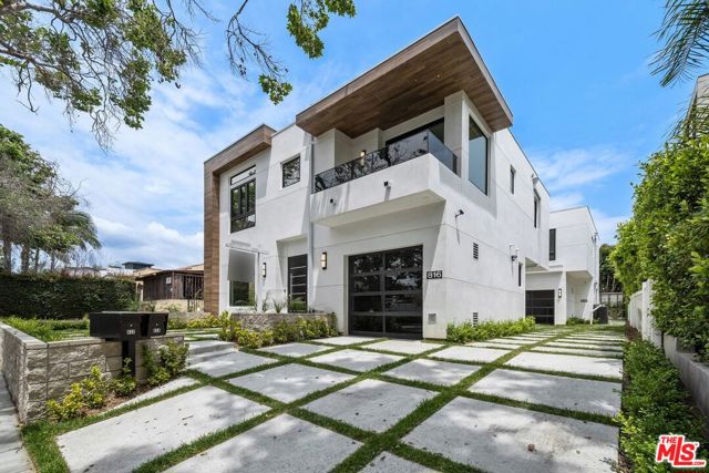 816 N Orange Drive, Los Angeles CA: https://media.crmls.org/mediaz/dbe7d326-36ab-429a-839f-25295d333d96.jpg