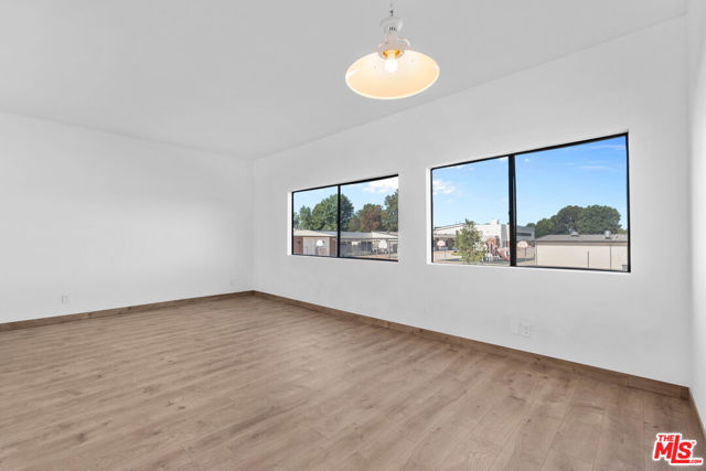 6323 Reseda Boulevard, Tarzana CA: https://media.crmls.org/mediaz/dbe861c2-4f27-4fa2-a8f7-80002aed2274.jpg