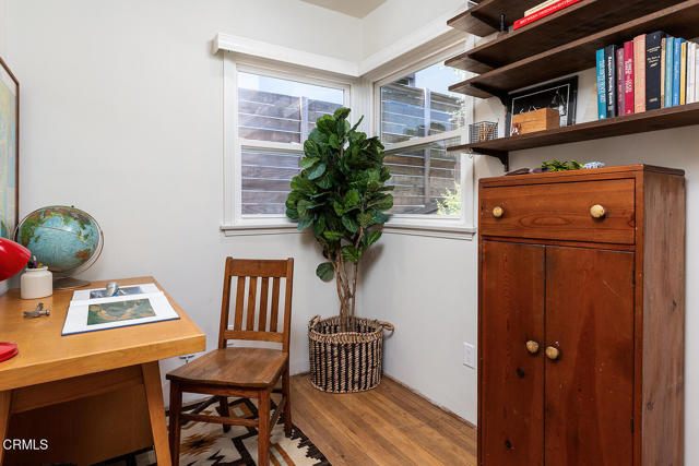 5134 Monte Bonito Drive Drive, Los Angeles CA: https://media.crmls.org/mediaz/dbe8b655-4007-4d11-85ec-e250a0671281.jpg