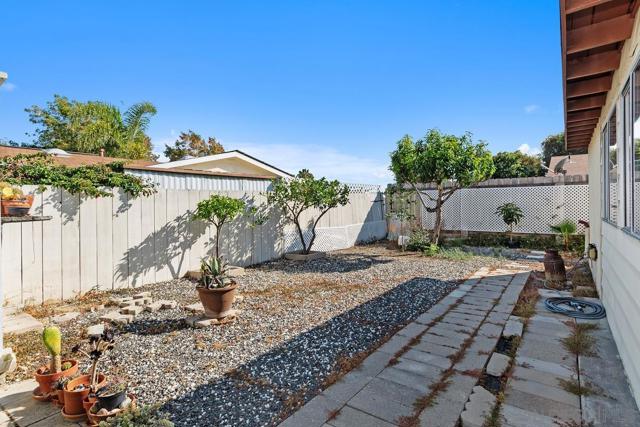 3607 Frenzel Cirl, Oceanside CA: https://media.crmls.org/mediaz/dbe90210-a101-4491-88d5-8e8aac2e9dc5.jpg