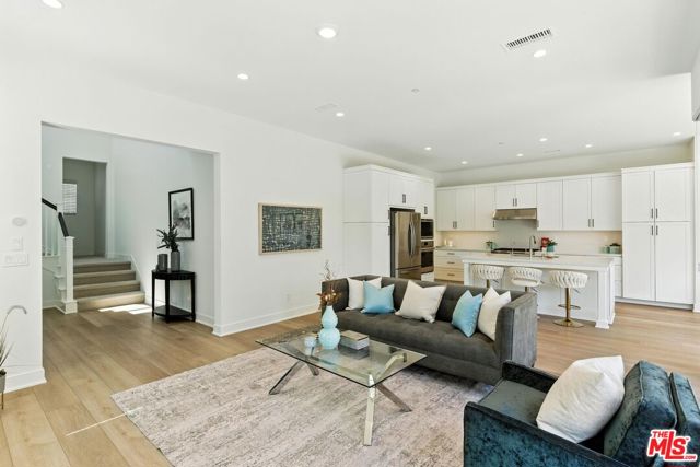 182 Plum Lily, Irvine CA: https://media.crmls.org/mediaz/dbe96a87-1c9a-4878-98b6-c5850eebb3ee.jpg