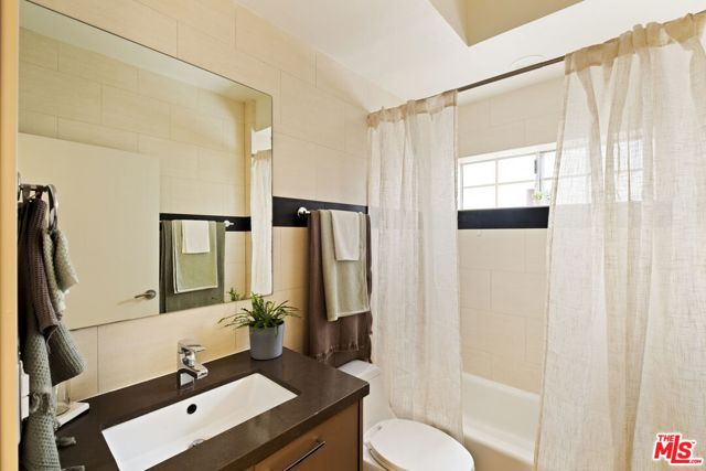 1717 Malcolm Avenue, Los Angeles CA: https://media.crmls.org/mediaz/dbe97c43-1f29-41a0-b6eb-262e6220dcef.jpg