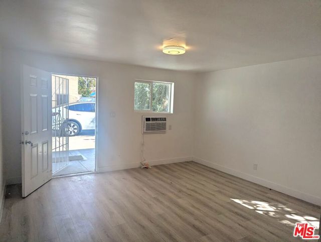3831 Sedgwick Avenue, Riverside CA: https://media.crmls.org/mediaz/dbea43b2-9960-4d1e-8db2-9b85bb7c8f66.jpg