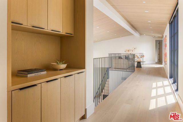 1749 Mandeville Lane, Los Angeles CA: https://media.crmls.org/mediaz/dbeaaff5-263c-4365-8133-4f2657358f5e.jpg