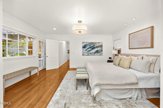 4929 Oakwood Avenue, La Canada Flintridge CA: https://media.crmls.org/mediaz/dbeafd81-20ee-444c-9738-6b6294bb6729.jpg