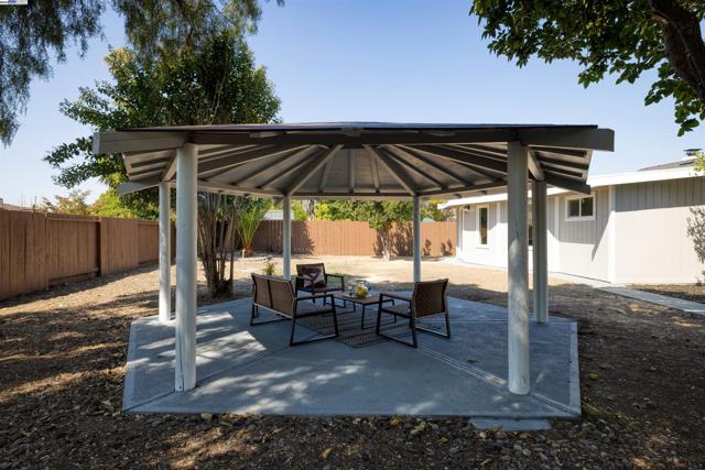 4152 Converse St, Fremont CA: https://media.crmls.org/mediaz/dbeb0106-5cbd-4a72-95d7-d76030ccd7c8.jpg