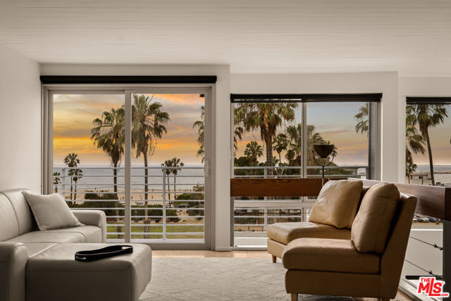 6624 Vista Del Mar, Playa del Rey CA: https://media.crmls.org/mediaz/dbec2588-aa41-4f50-a617-2a59c2f91886.jpg