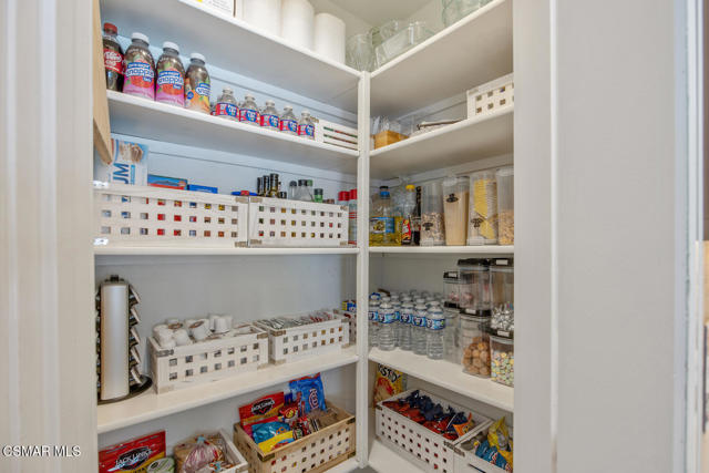 1233 Calle Olmo, Thousand Oaks CA: https://media.crmls.org/mediaz/dbec46cc-d031-4aaf-9aaf-7837f0966877.jpg