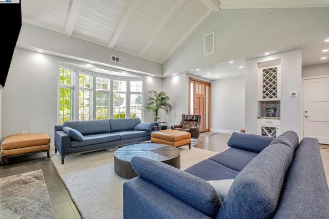 375 Hillview Dr, Fremont CA: https://media.crmls.org/mediaz/dbed6155-d507-4444-bbf7-239d0ec71e32.jpg