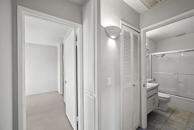 10400 caminito Cuervo, San Diego CA: https://media.crmls.org/mediaz/dbed811d-ec94-4f96-91e0-ce93b37a892a.jpg