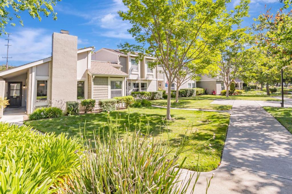 2398 Shoreside Court