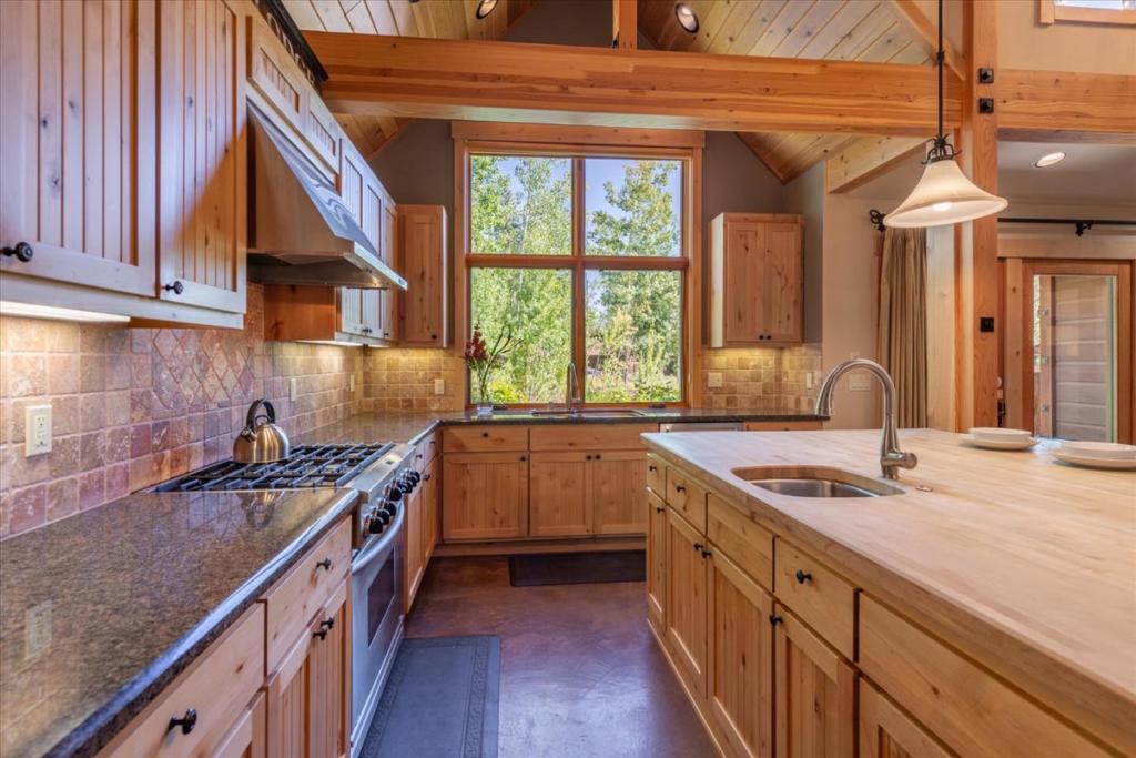 Dbed8F65 978B 4Dc1 Bf26 358Ee4Dfdcb3 13466 Fairway Drive, Truckee, Ca 96161 &Lt;Span Style='BackgroundColor:transparent;Padding:0Px;'&Gt; &Lt;Small&Gt; &Lt;I&Gt; &Lt;/I&Gt; &Lt;/Small&Gt;&Lt;/Span&Gt;