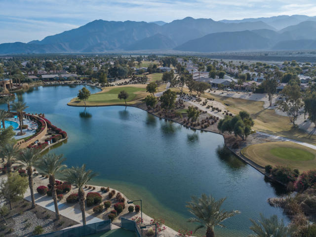 81139 Laguna Court, La Quinta CA: https://media.crmls.org/mediaz/dbede849-78ea-4810-bb4c-40ad64d2f5a6.jpg