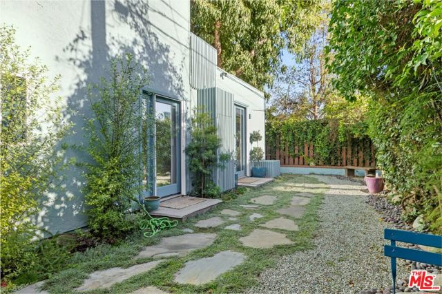 2329 Manning Avenue, Los Angeles CA: https://media.crmls.org/mediaz/dbedf085-add3-4d98-beee-68cfe7ef97b9.jpg