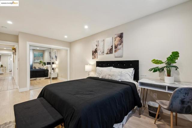 1537 Revere AVE, San Francisco CA: https://media.crmls.org/mediaz/dbee8d38-f33e-4dbc-beff-e7c4252555a9.jpg