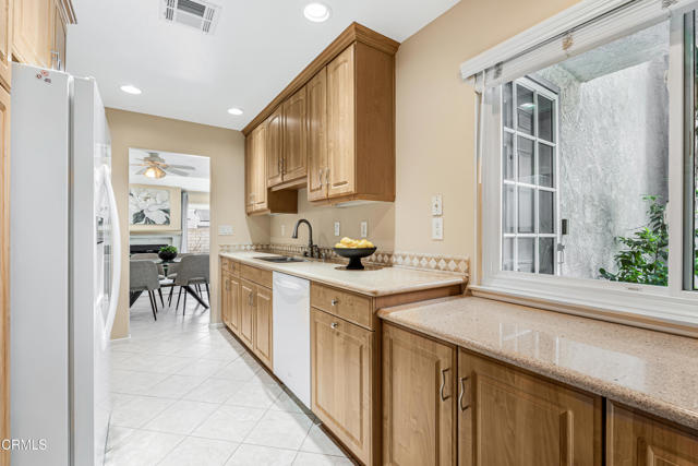 Detail Gallery Image 11 of 37 For 2451 Manet Ln, Simi Valley,  CA 93063 - 4 Beds | 3 Baths