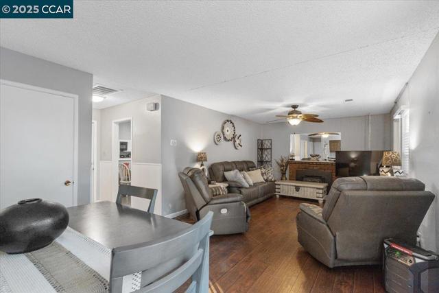 2644 E Olivera Rd, Concord CA: https://media.crmls.org/mediaz/dbeedd0d-1c76-4953-9159-ccbfabc77c9a.jpg